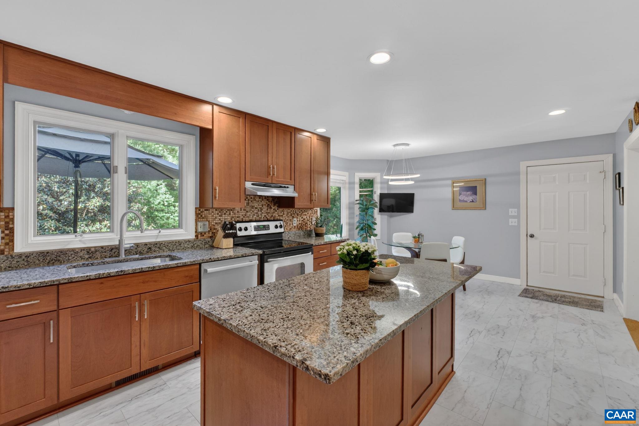 446 PEACOCK DR