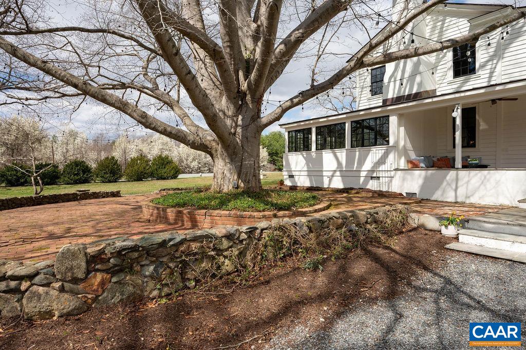 2233 EARLYSVILLE RD