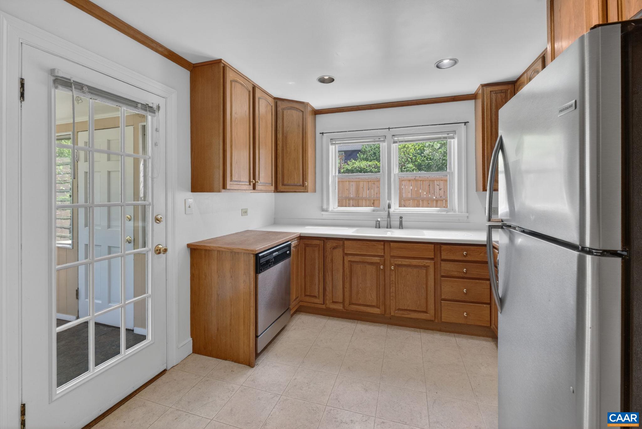 511 STONEHENGE AVE