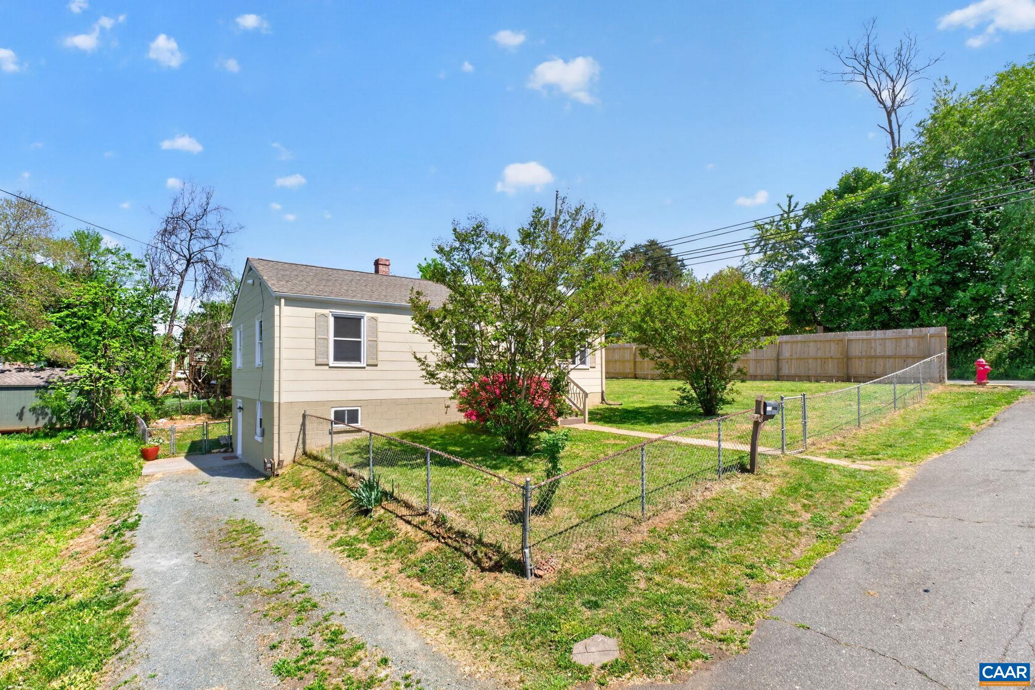 511 STONEHENGE AVE