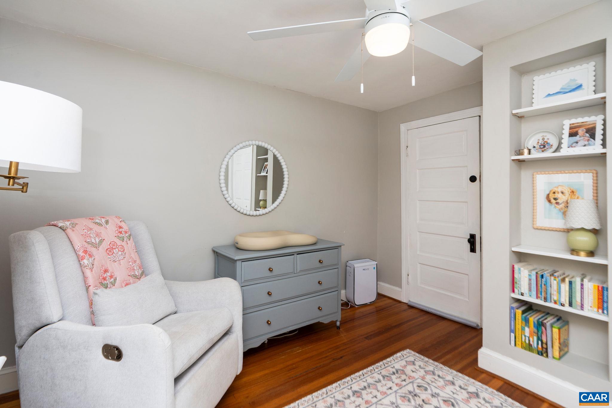 902 SAINT CLAIR AVE