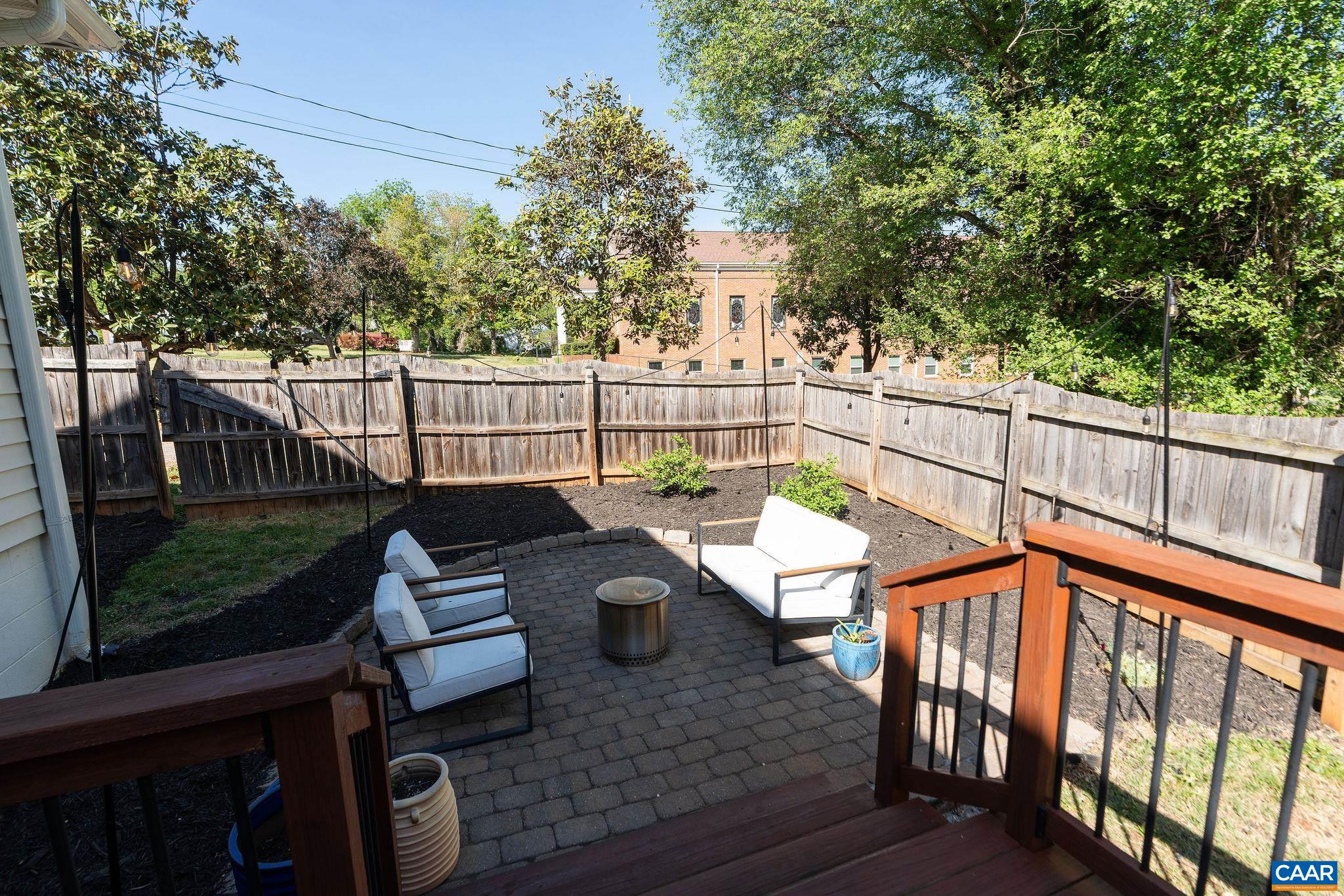 902 SAINT CLAIR AVE