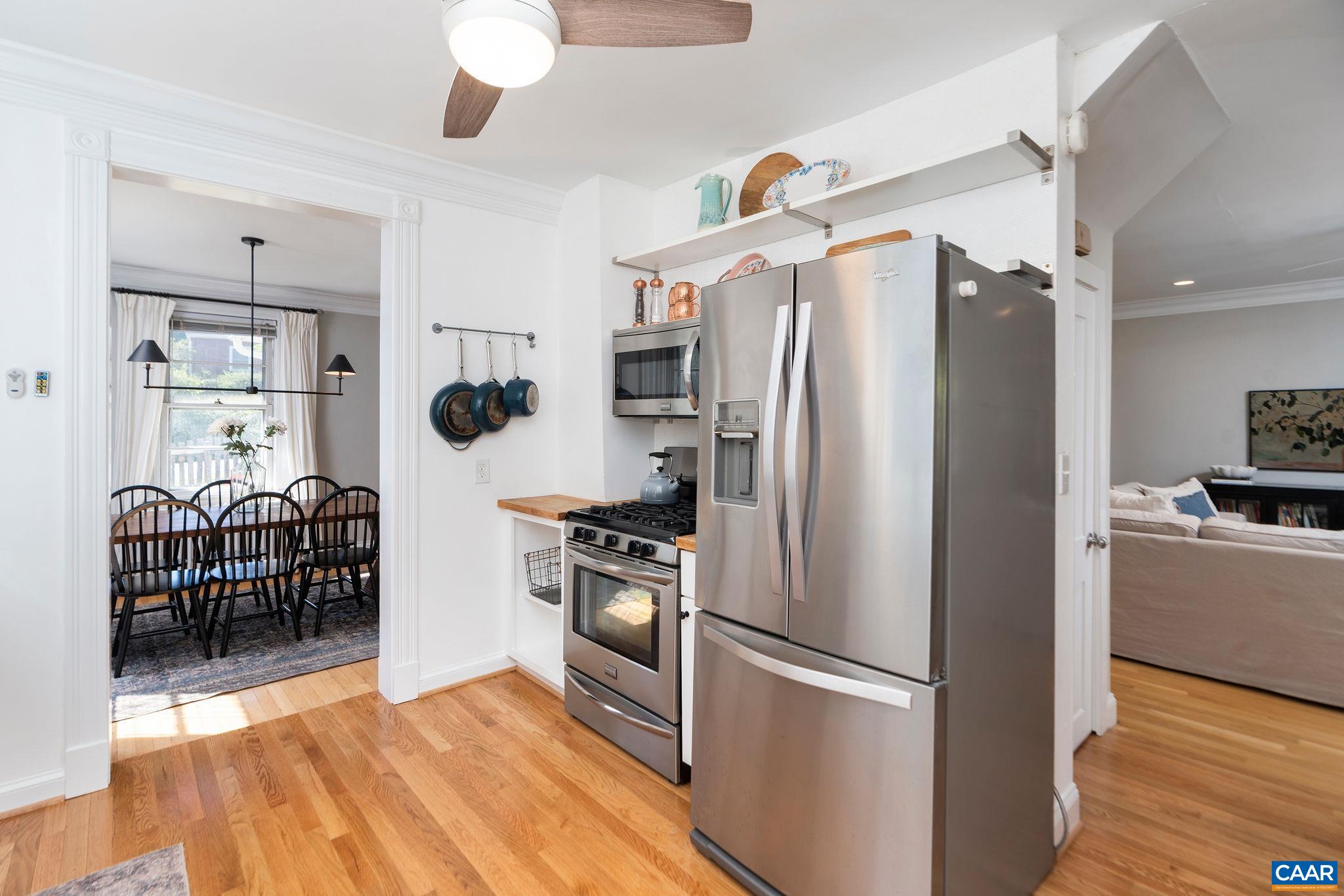 902 SAINT CLAIR AVE
