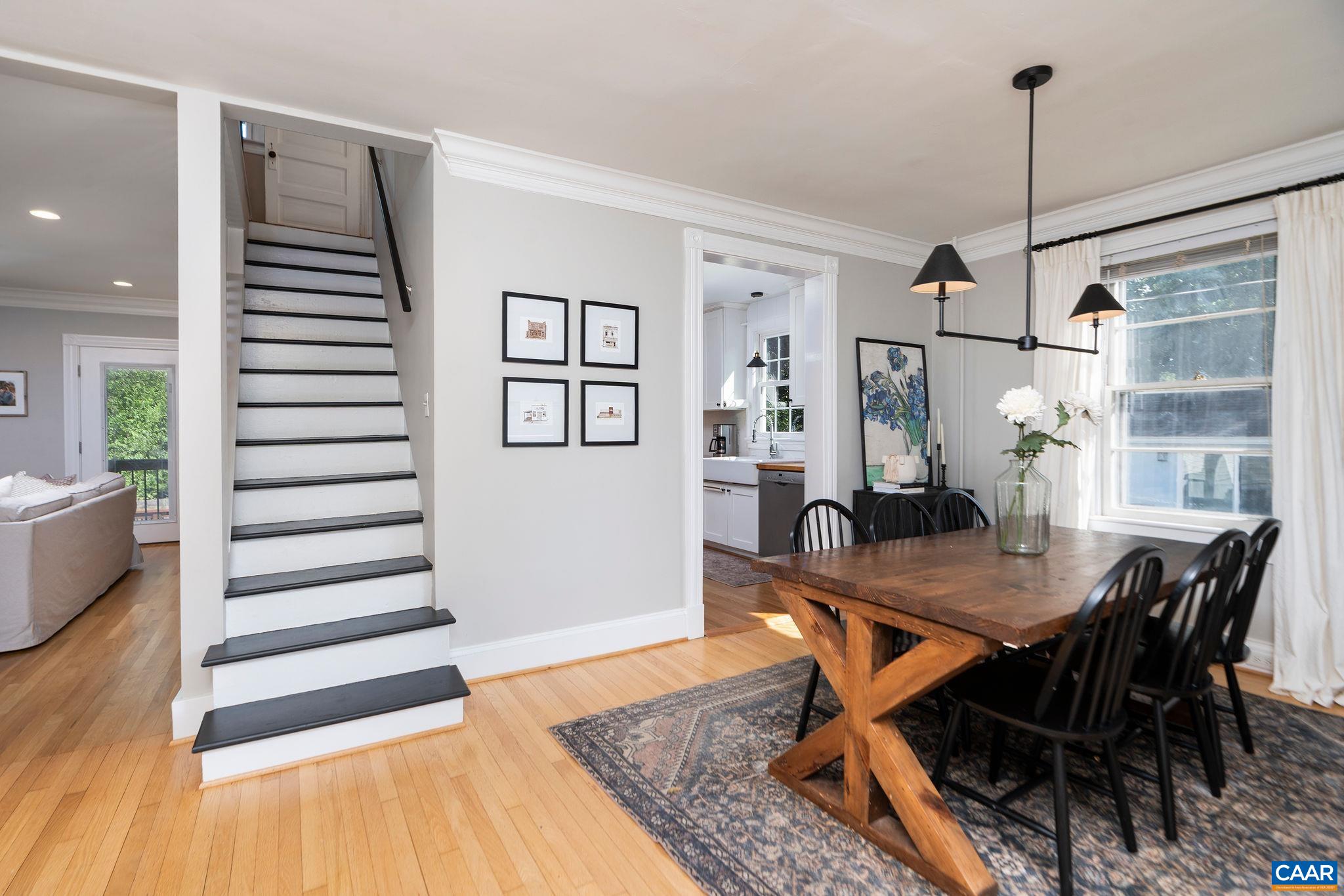 902 SAINT CLAIR AVE