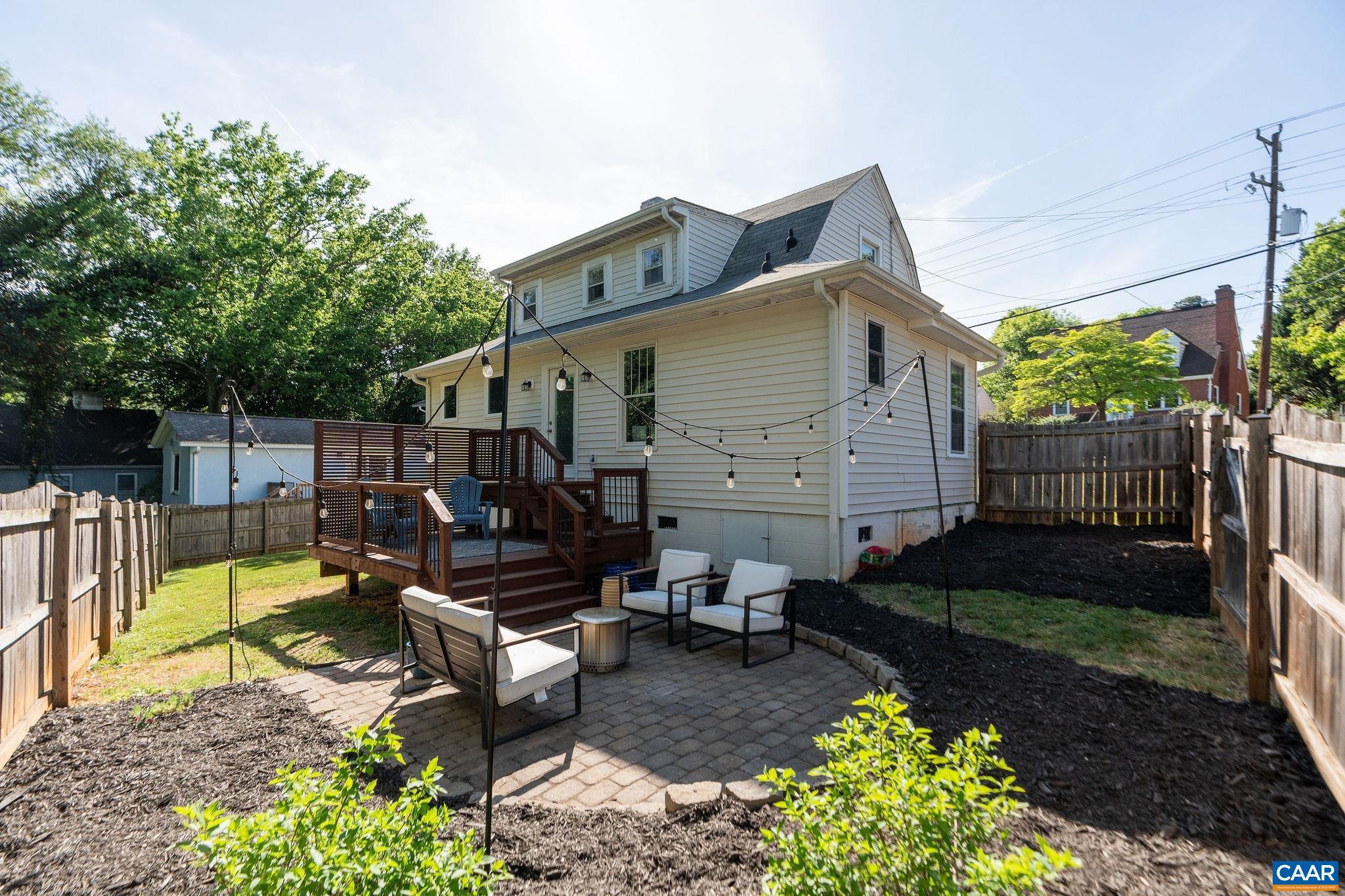 902 SAINT CLAIR AVE