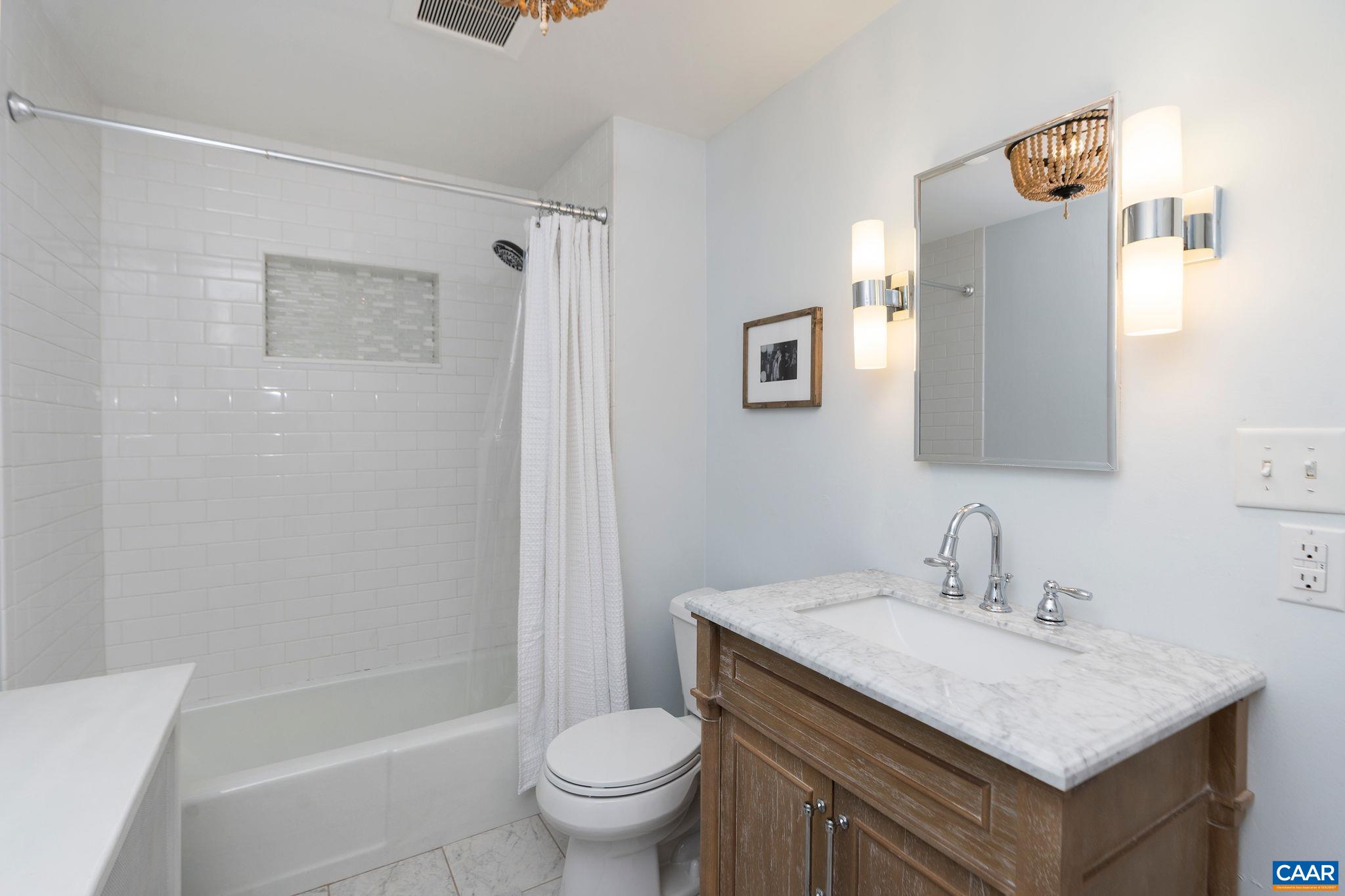 902 SAINT CLAIR AVE