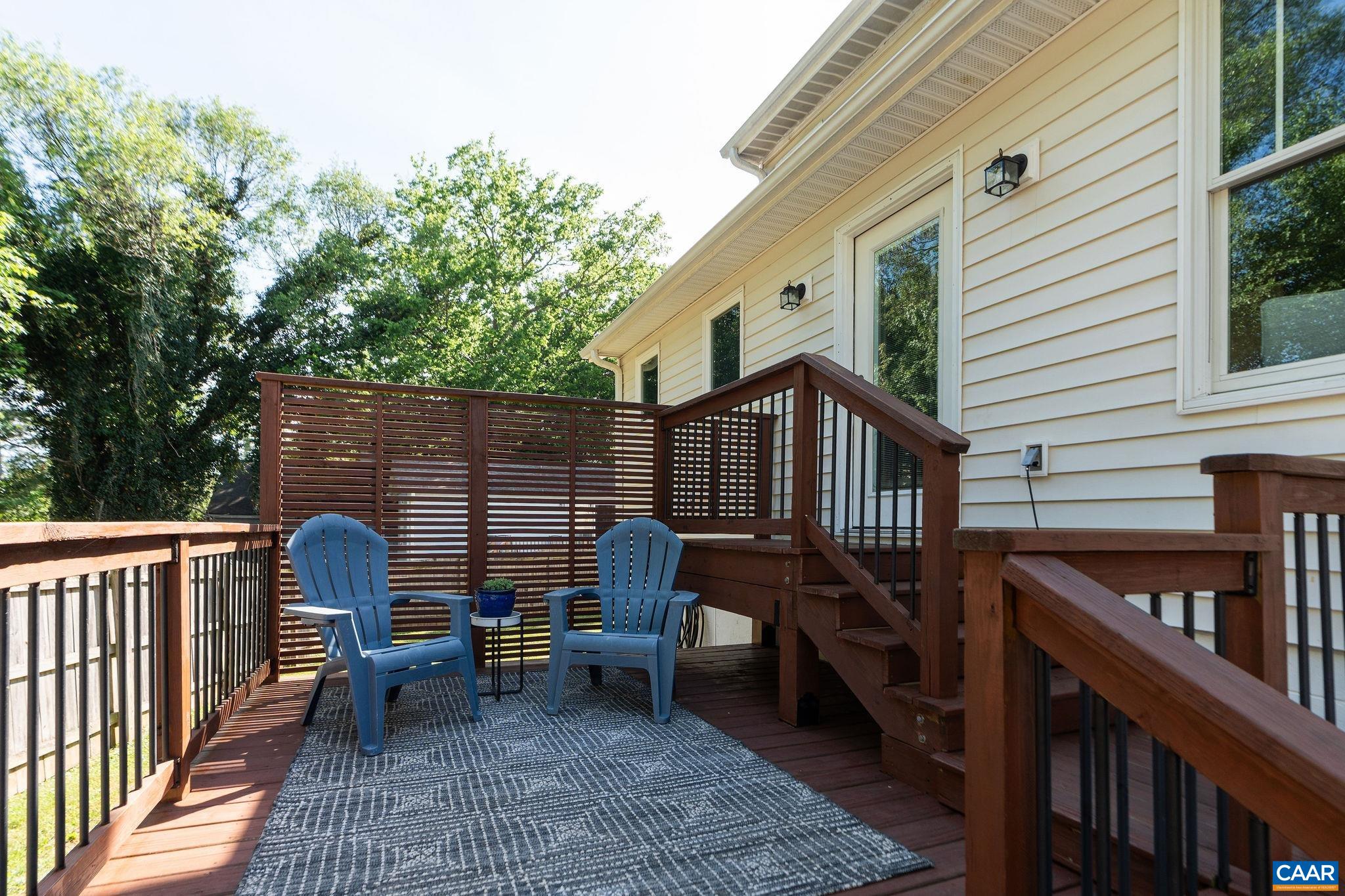 902 SAINT CLAIR AVE