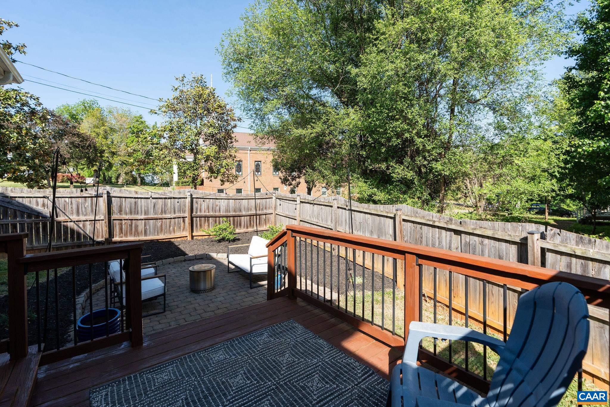 902 SAINT CLAIR AVE