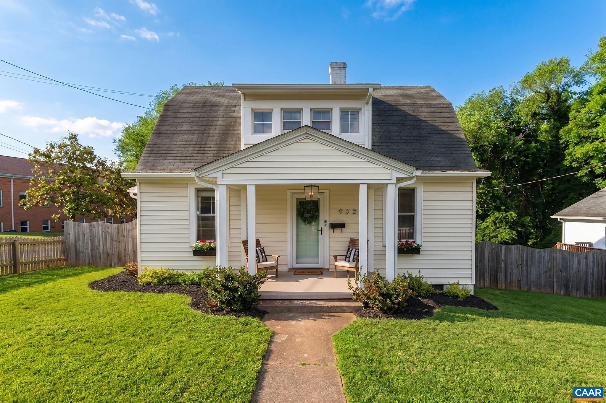 902 SAINT CLAIR AVE