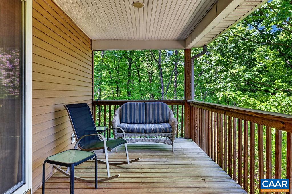 93 HONEY LOCUST LN