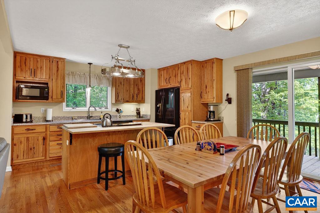 93 HONEY LOCUST LN