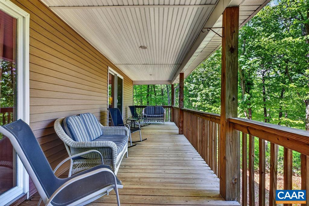 93 HONEY LOCUST LN