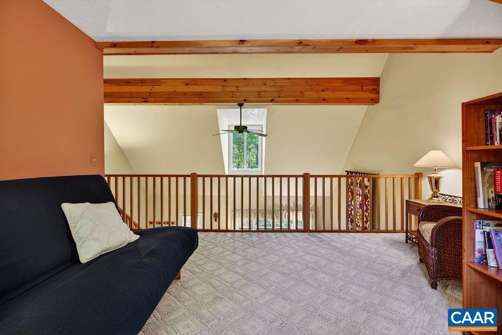 93 HONEY LOCUST LN