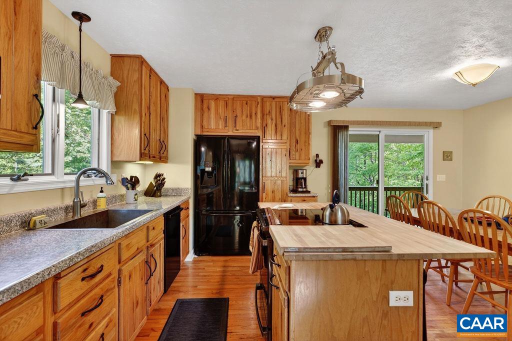 93 HONEY LOCUST LN