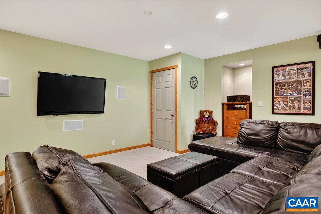 93 HONEY LOCUST LN