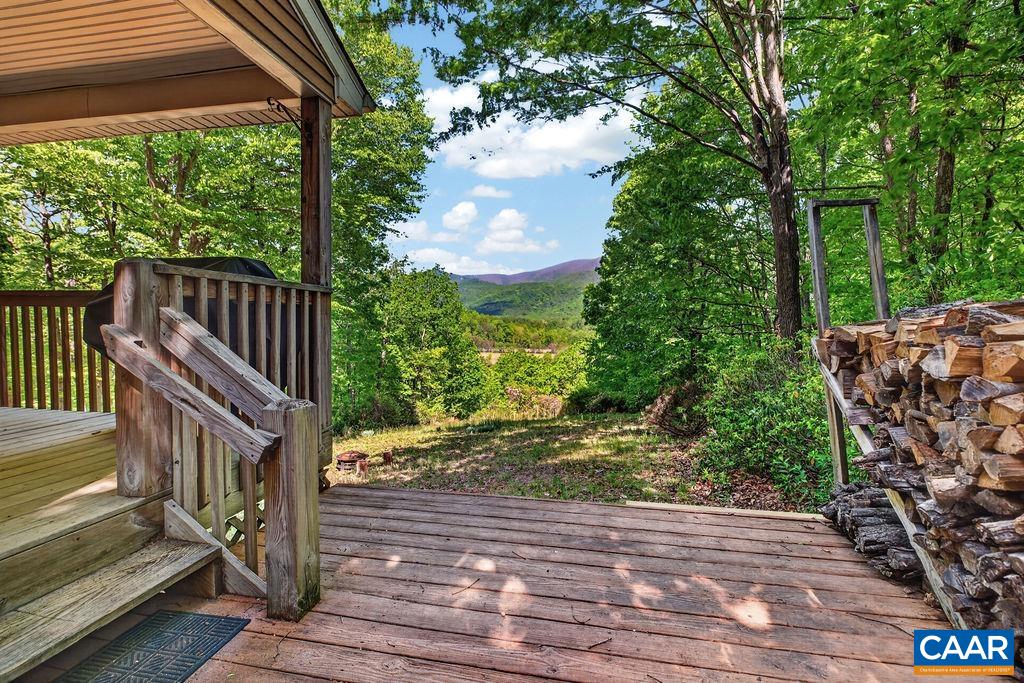 93 HONEY LOCUST LN
