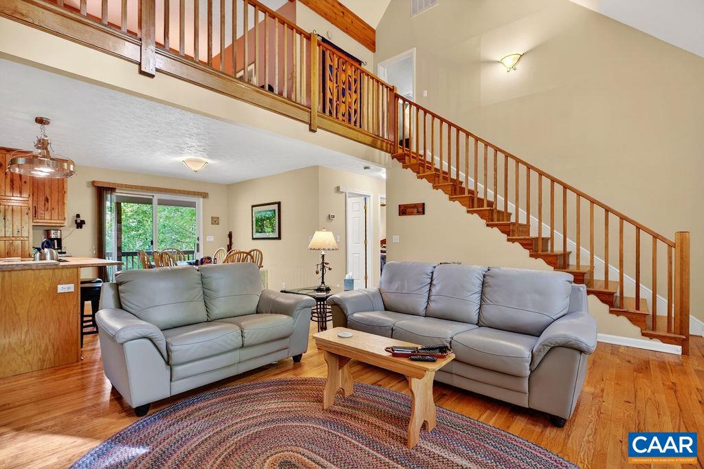 93 HONEY LOCUST LN