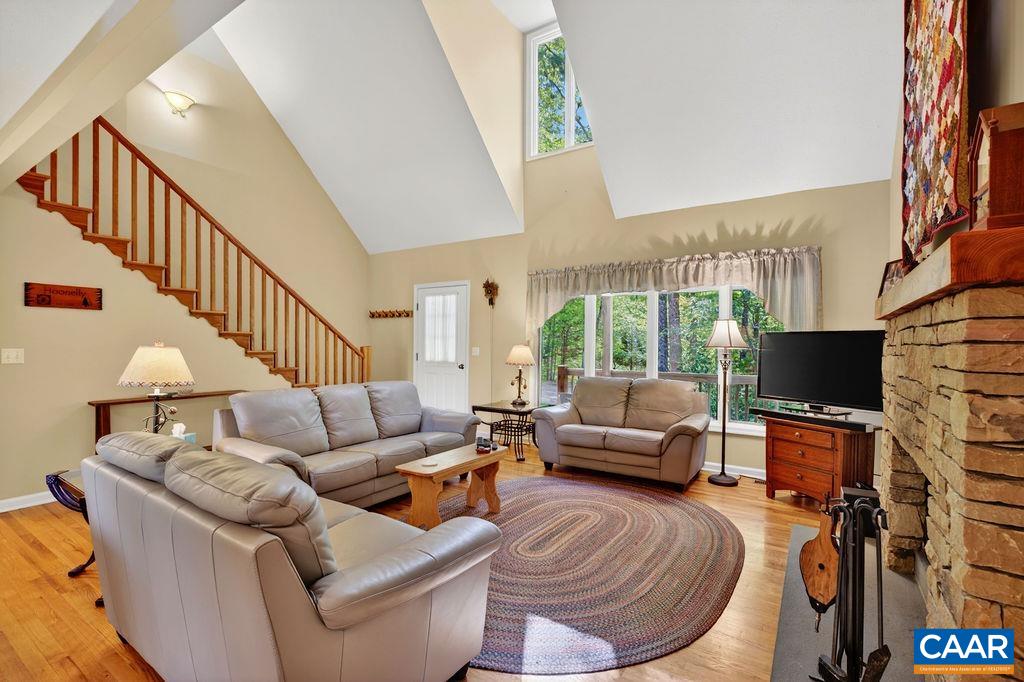 93 HONEY LOCUST LN