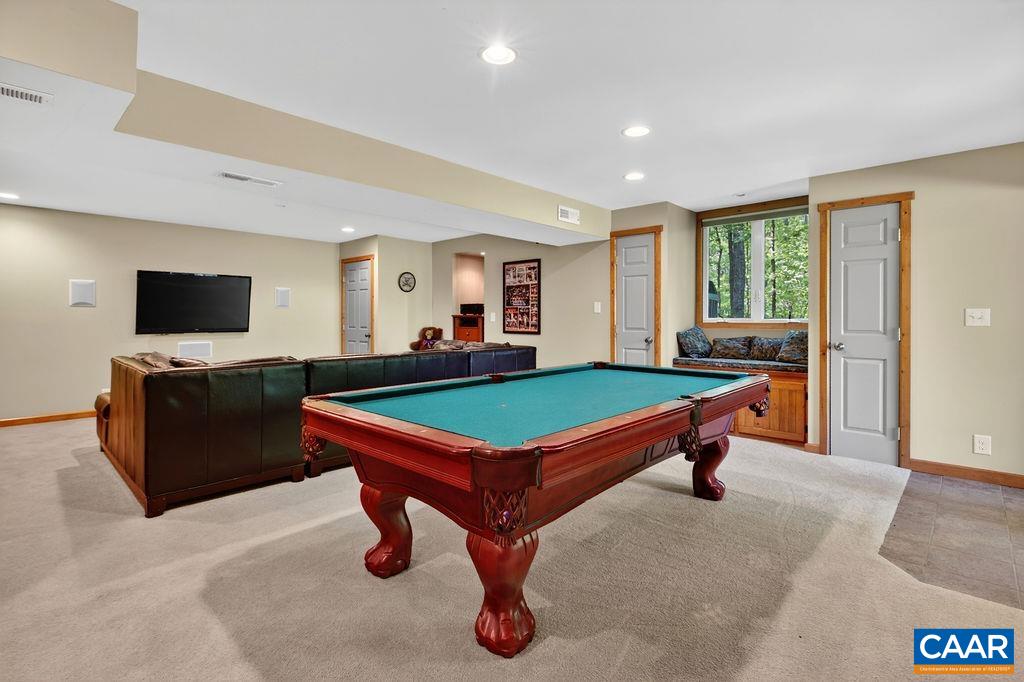 93 HONEY LOCUST LN