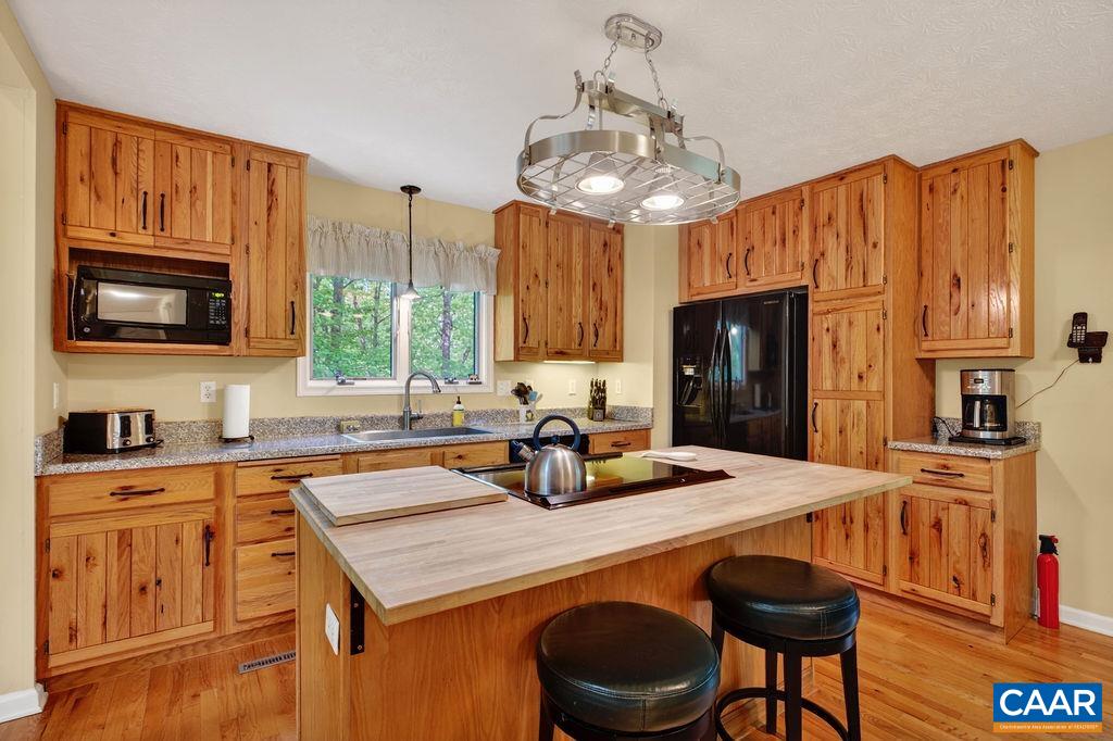 93 HONEY LOCUST LN