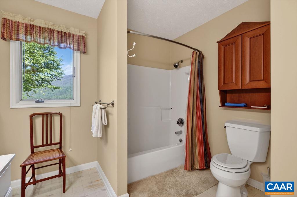 93 HONEY LOCUST LN