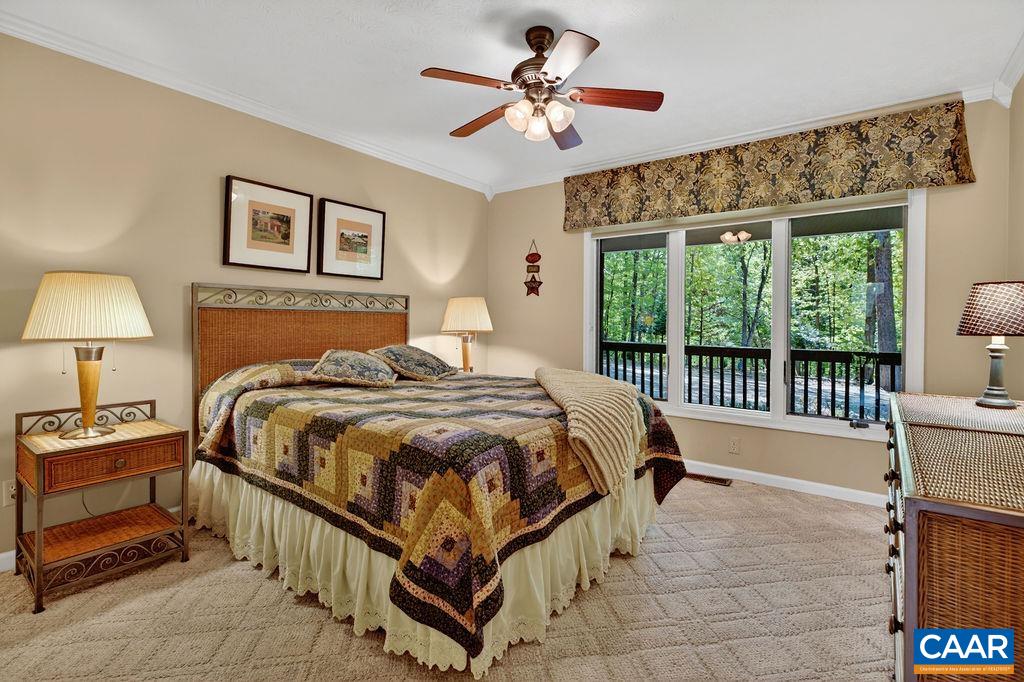 93 HONEY LOCUST LN