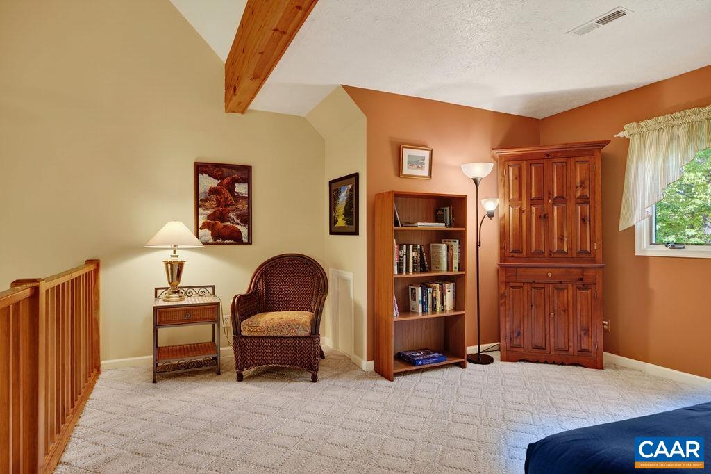 93 HONEY LOCUST LN