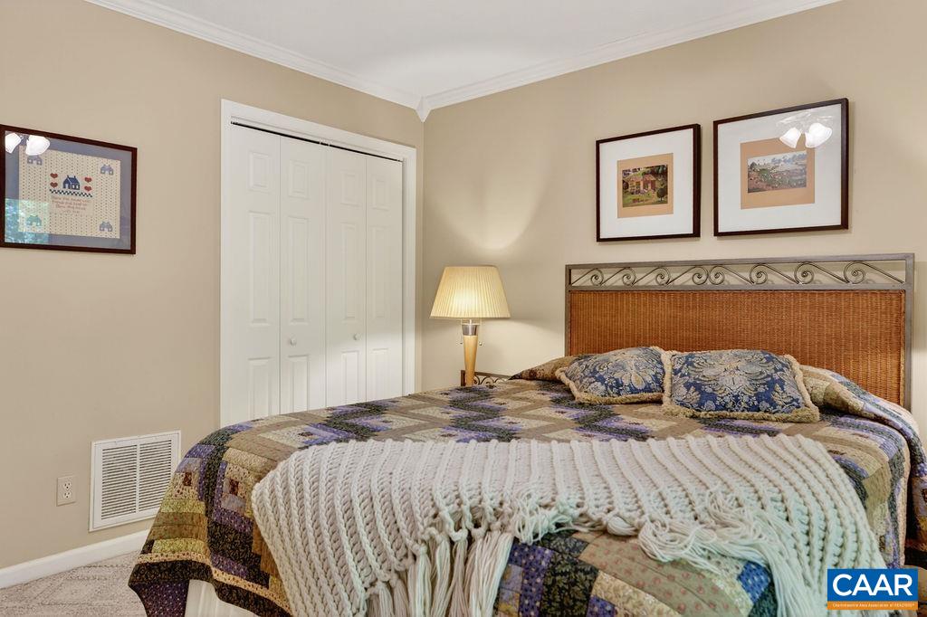 93 HONEY LOCUST LN
