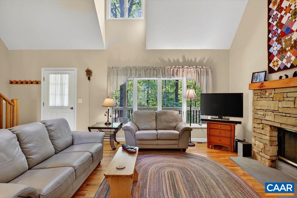 93 HONEY LOCUST LN
