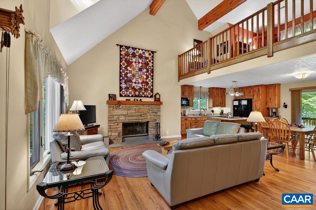 93 HONEY LOCUST LN