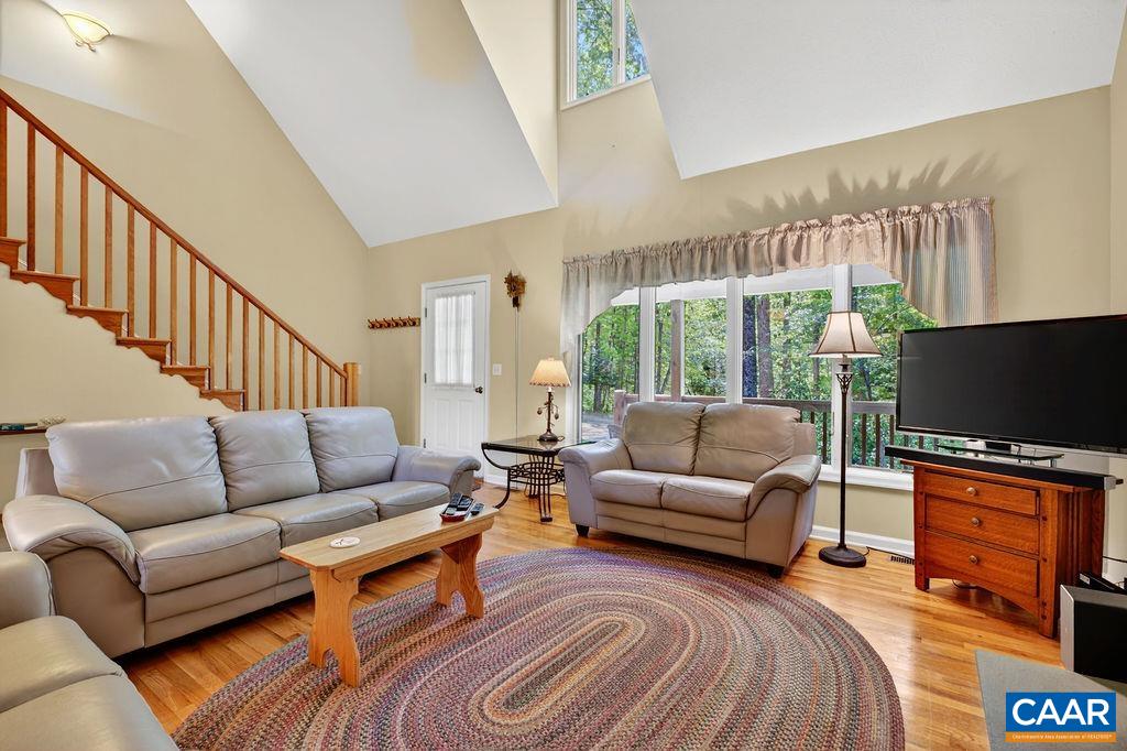 93 HONEY LOCUST LN