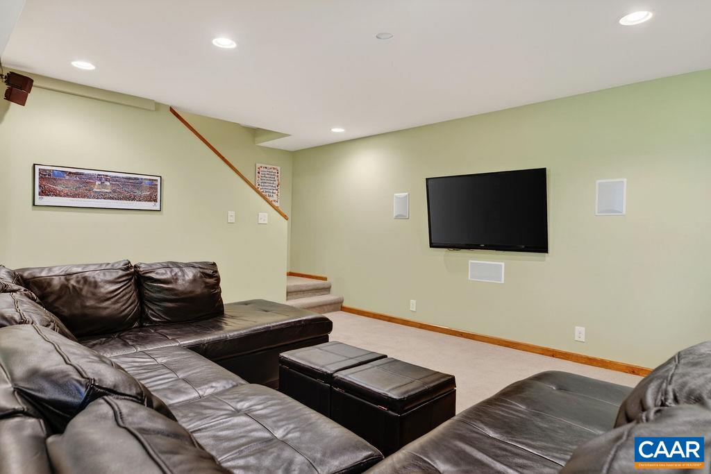 93 HONEY LOCUST LN