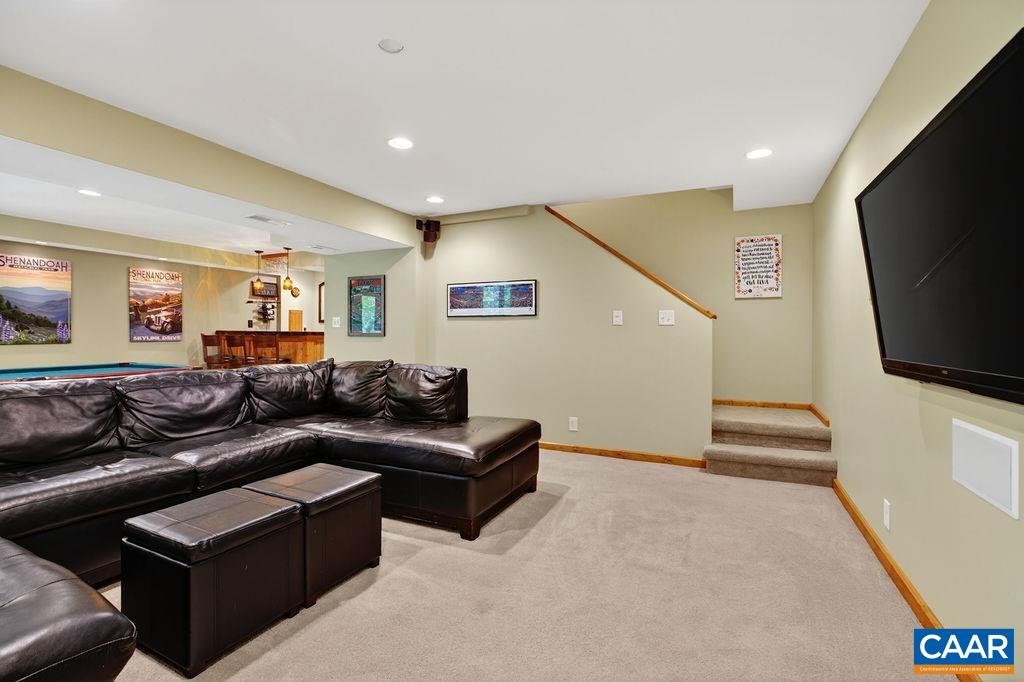 93 HONEY LOCUST LN