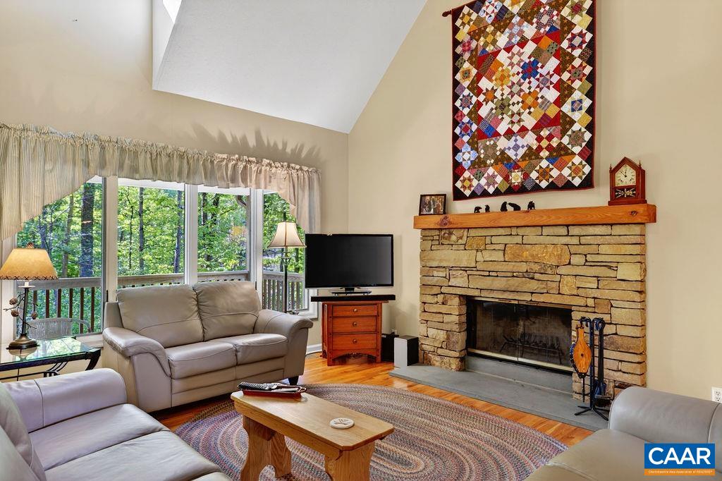 93 HONEY LOCUST LN