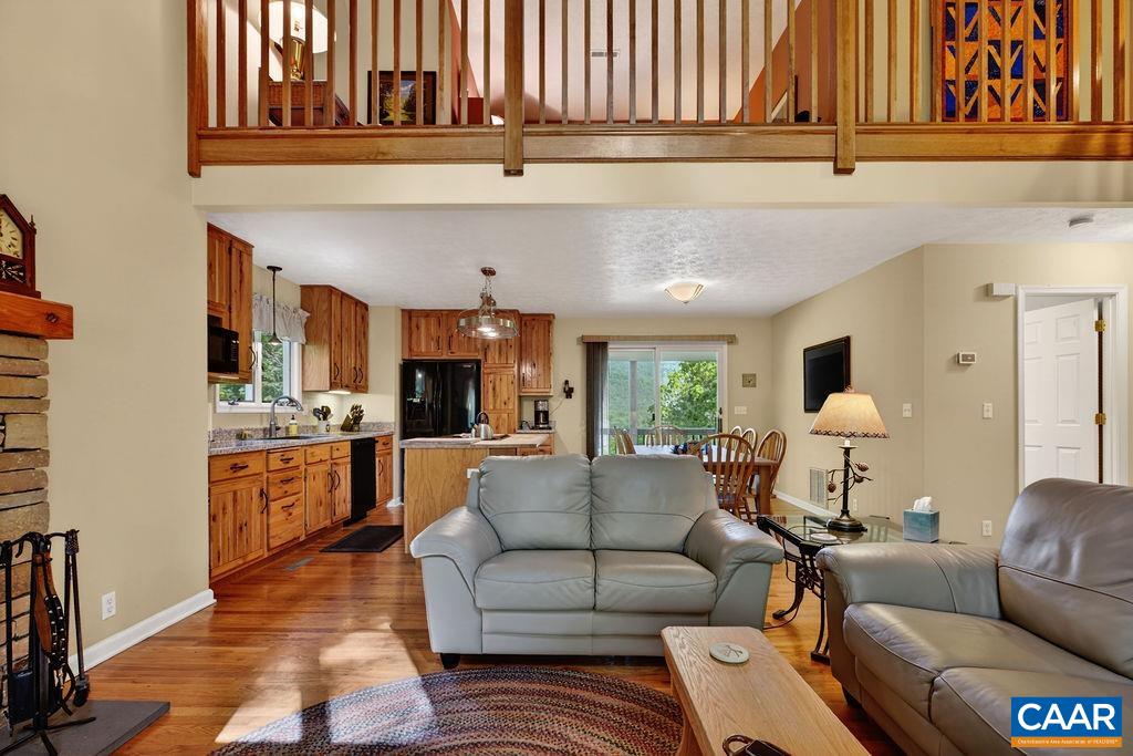 93 HONEY LOCUST LN