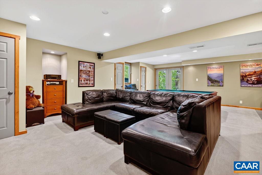 93 HONEY LOCUST LN