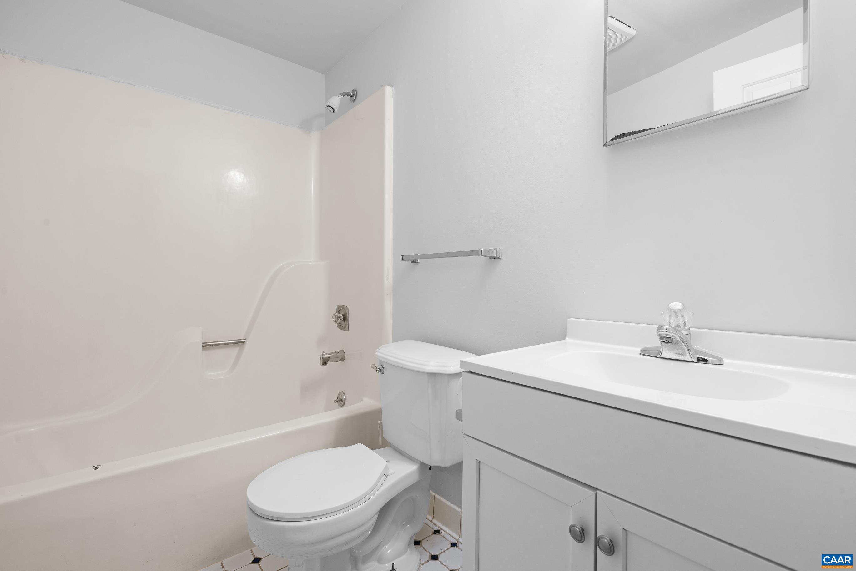 501 MOSELEY DR Unit: B