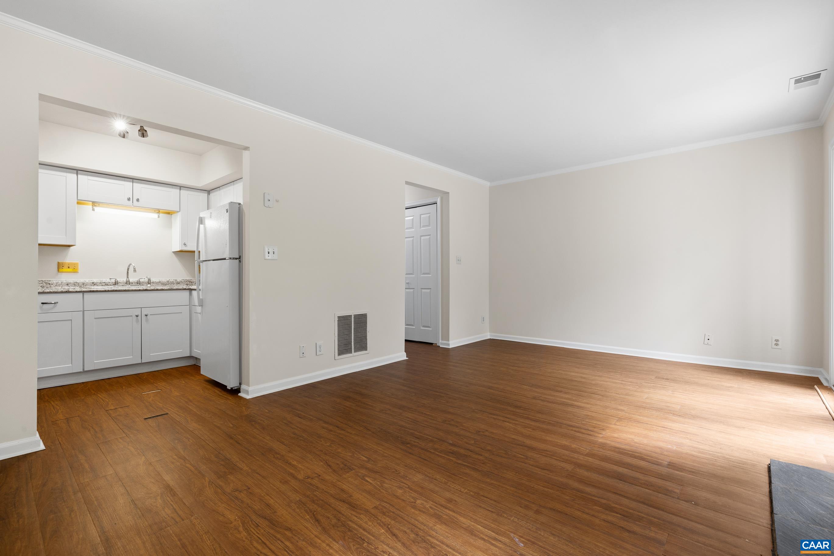 501 MOSELEY DR Unit: B