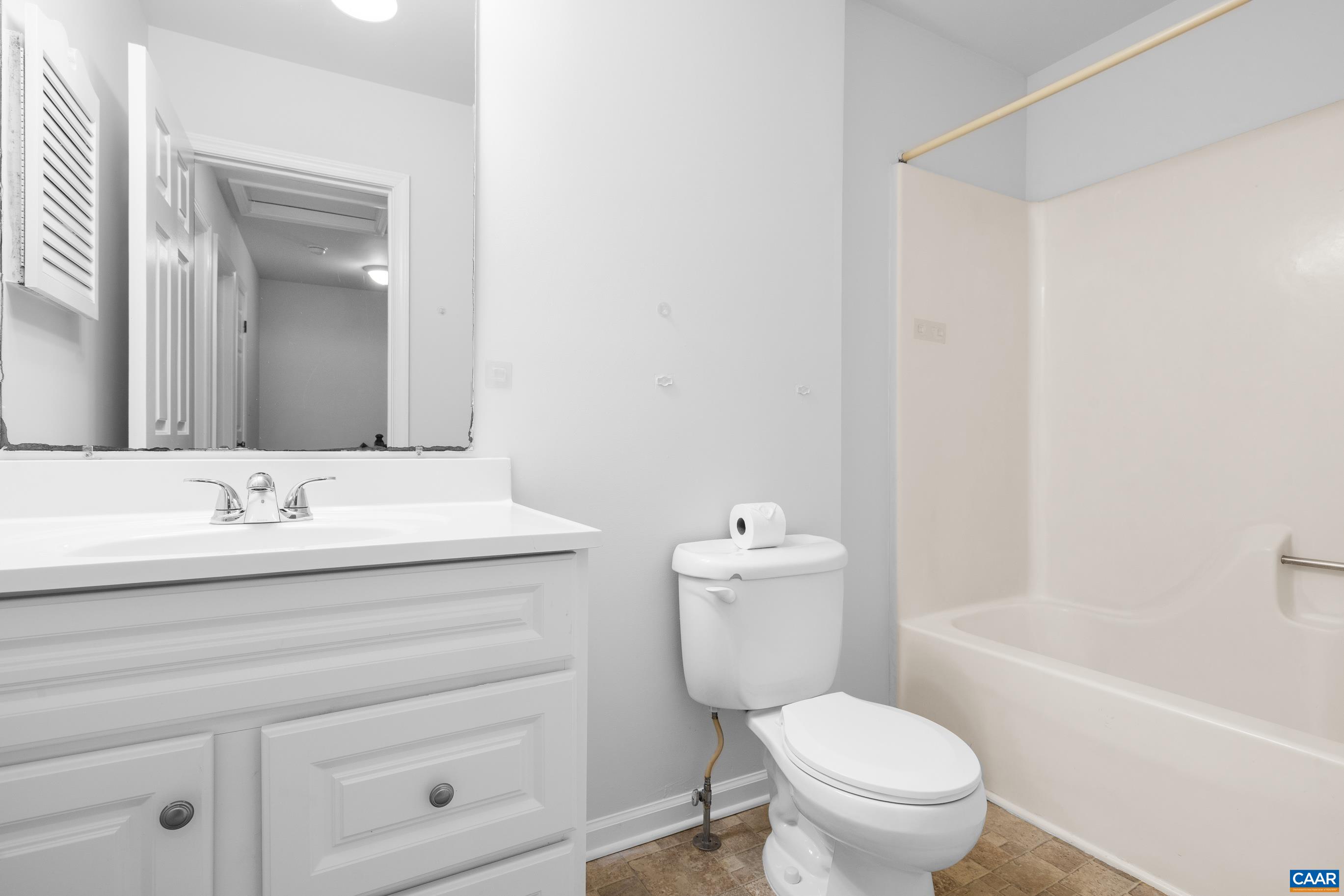 501 MOSELEY DR Unit: B