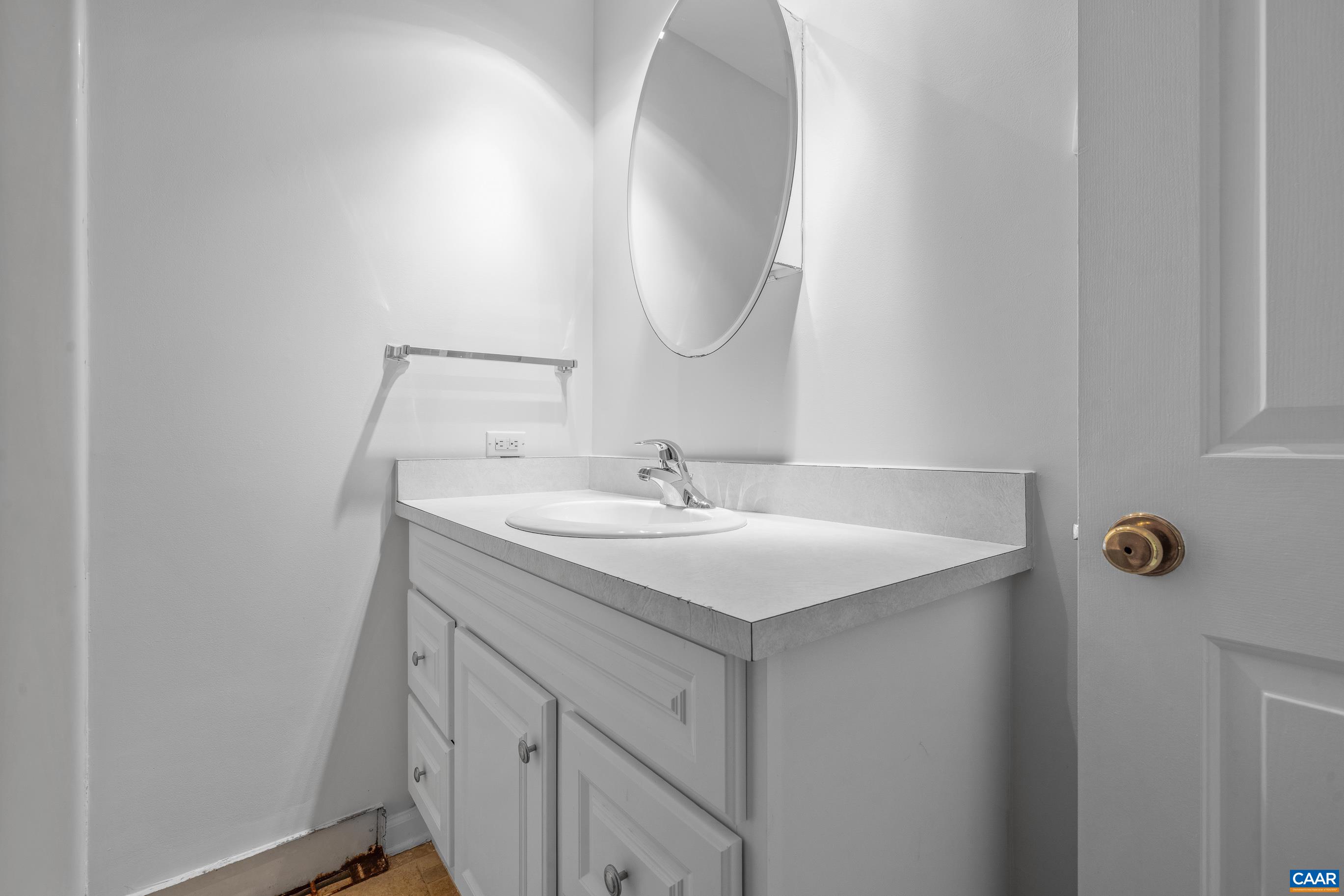 501 MOSELEY DR Unit: B