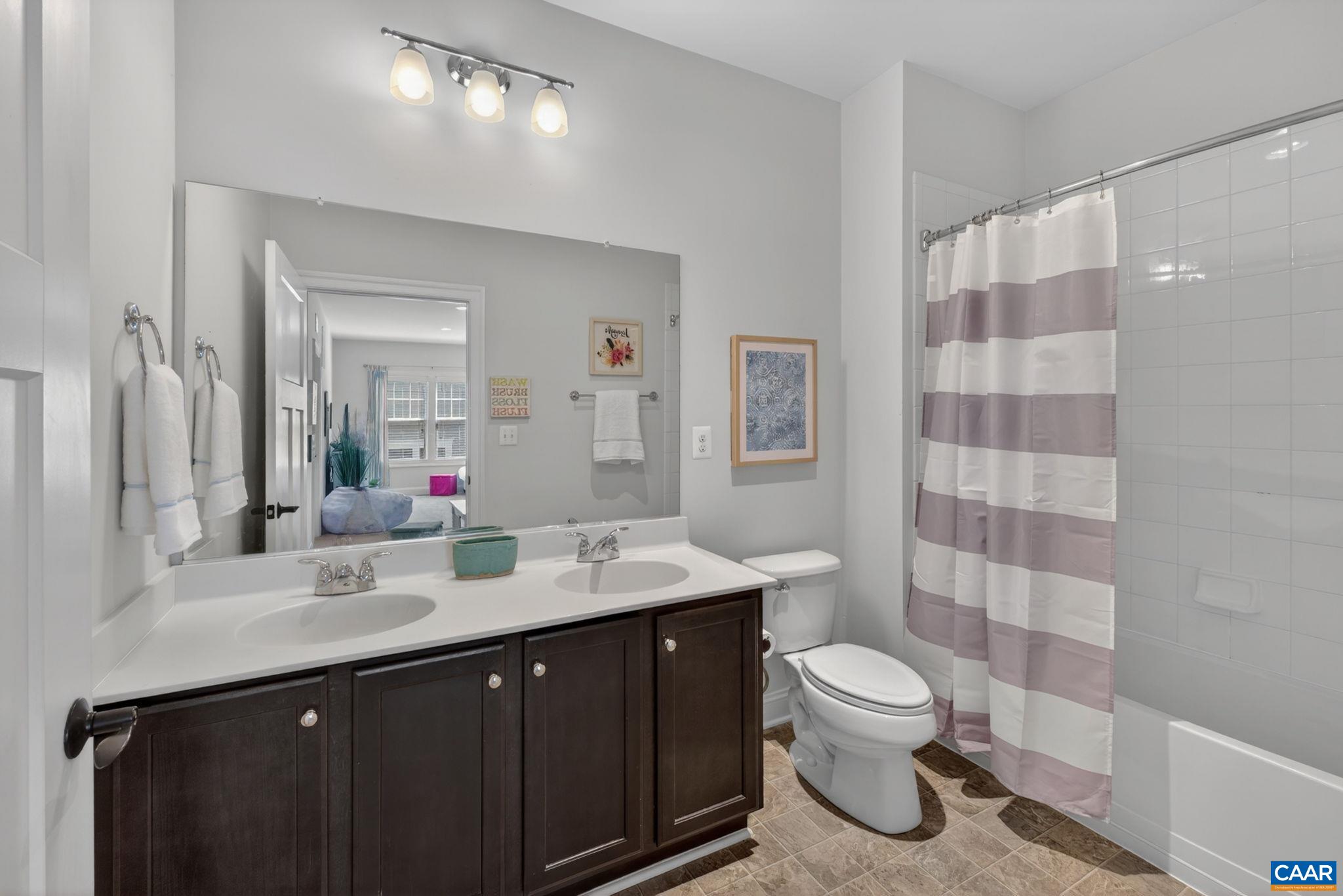 2825 SHANNON GLEN CT