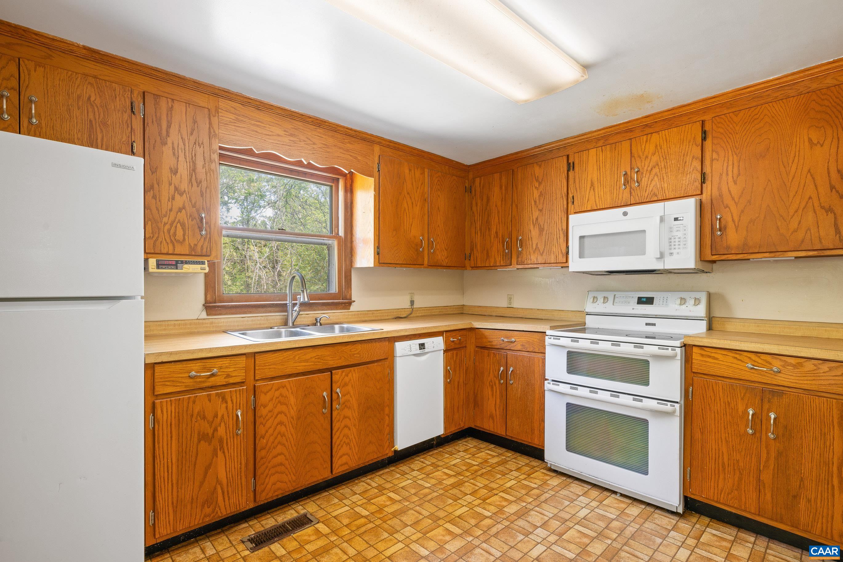 6999 BLENHEIM RD