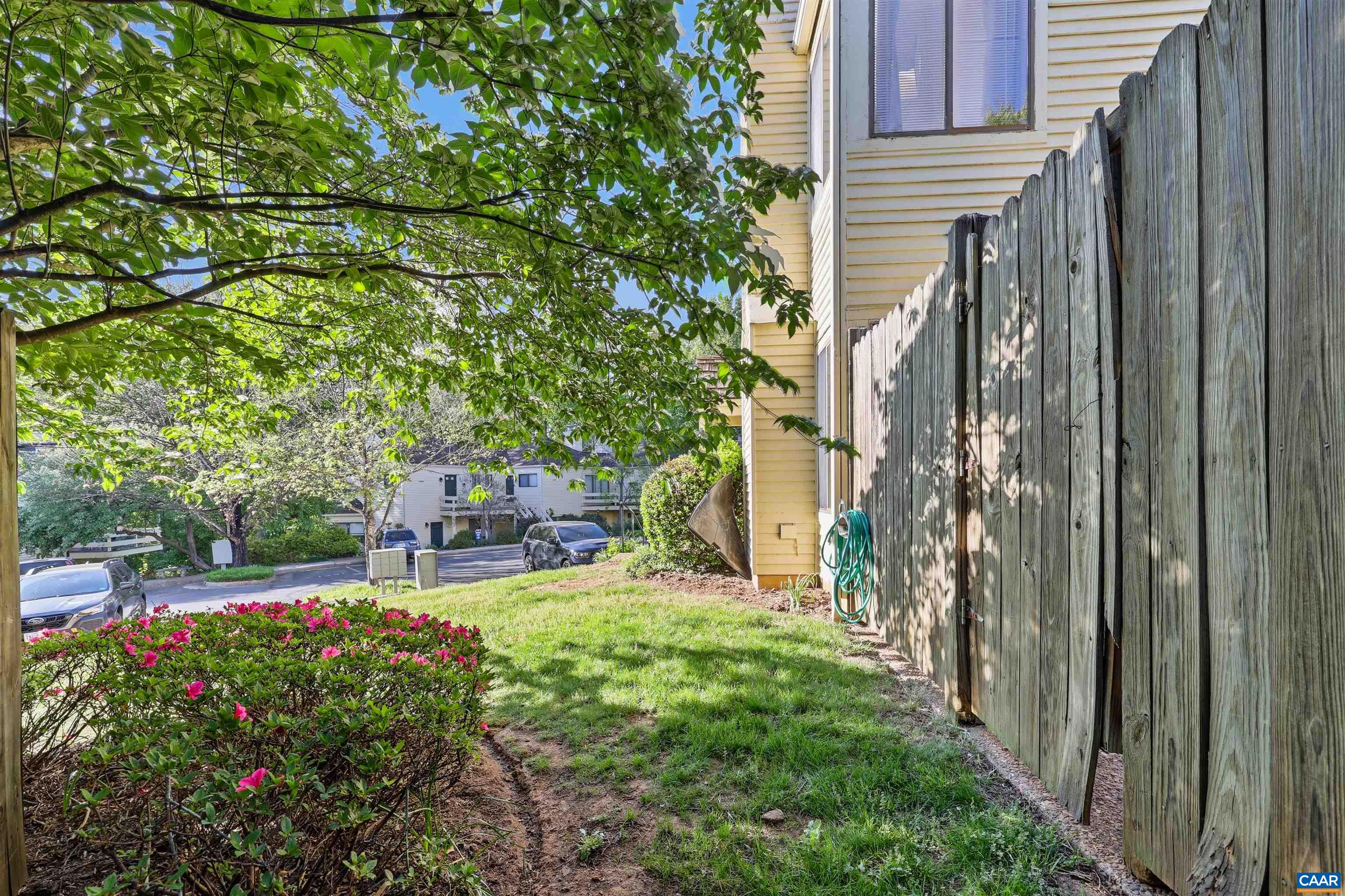1241 CHATHAM RDG