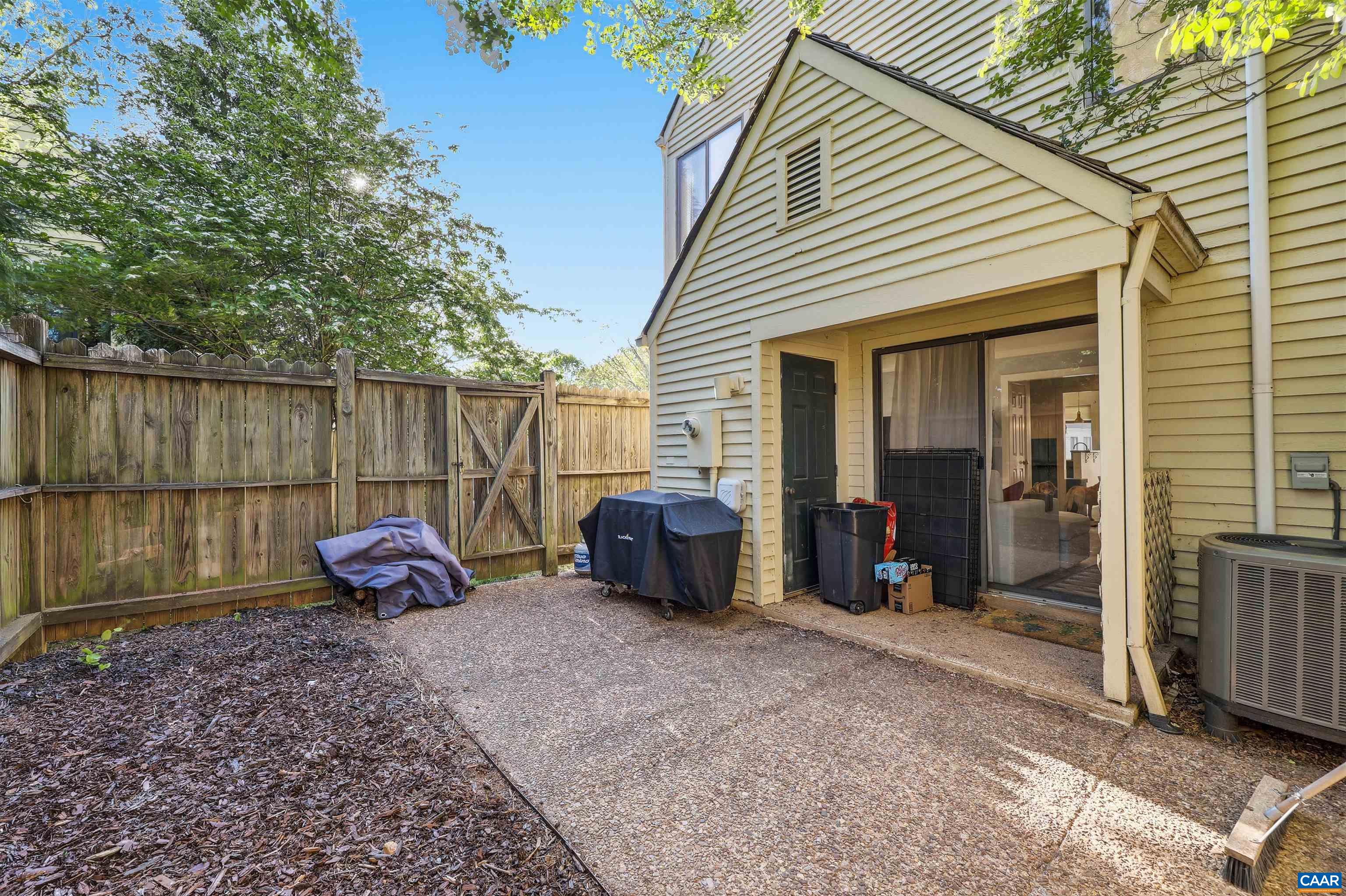 1241 CHATHAM RDG