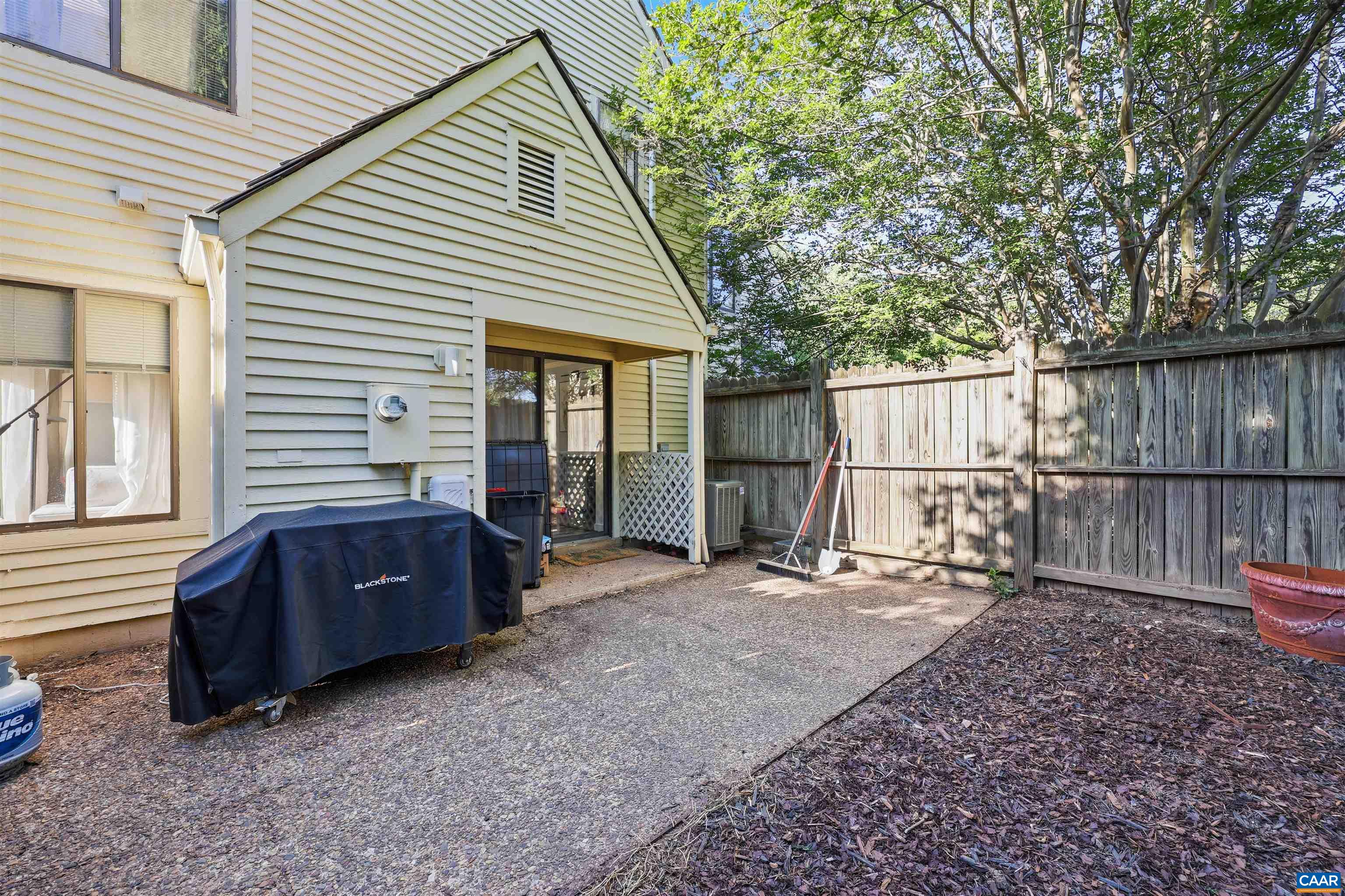 1241 CHATHAM RDG