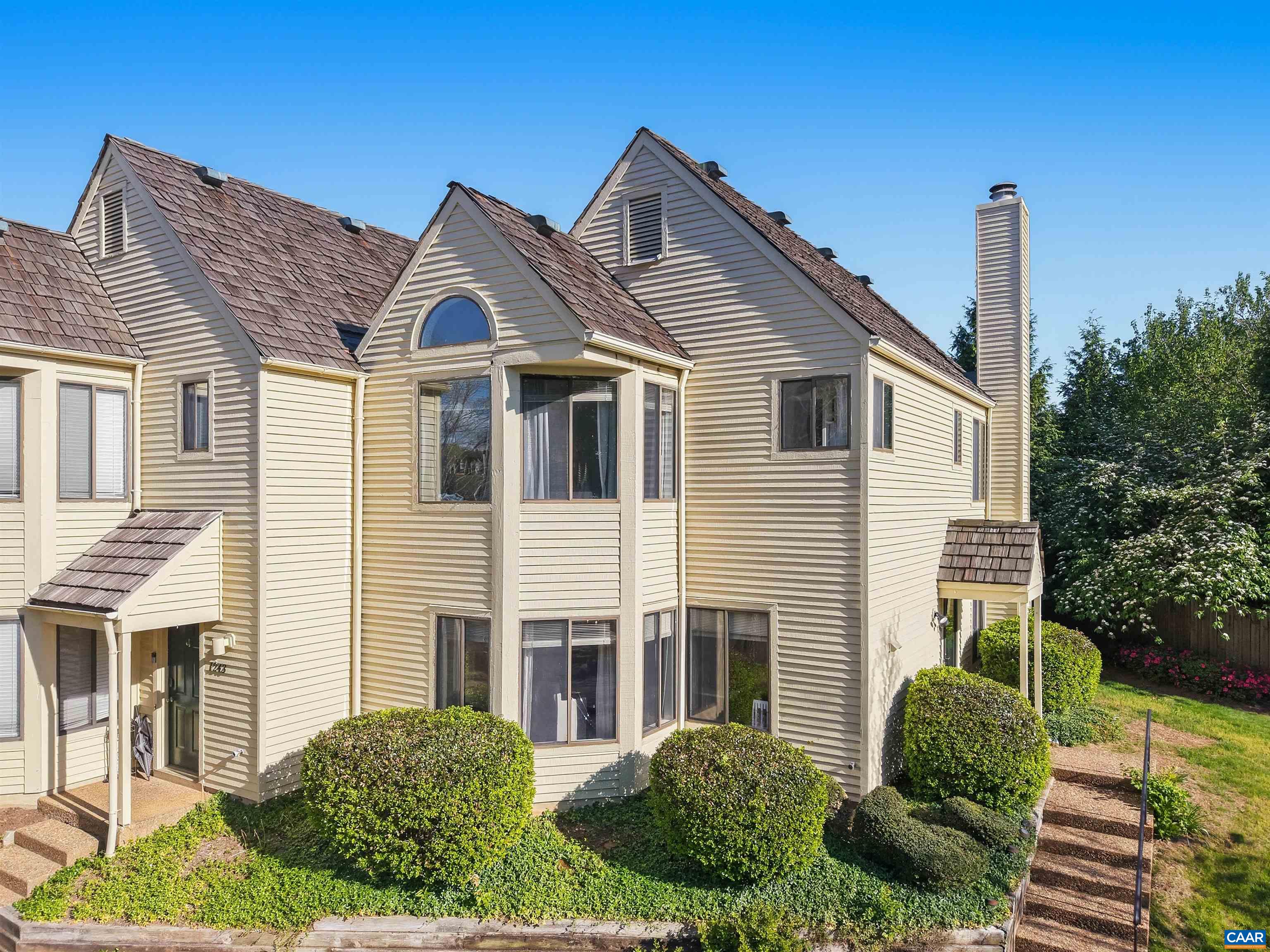 1241 CHATHAM RDG
