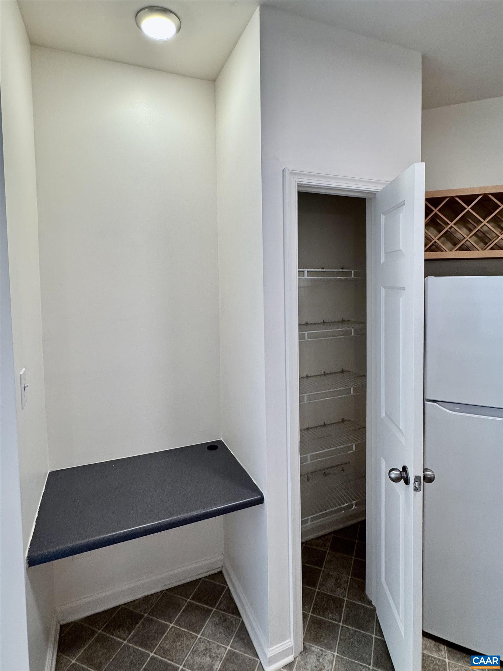 300 RIVERBEND DR Unit: 2A