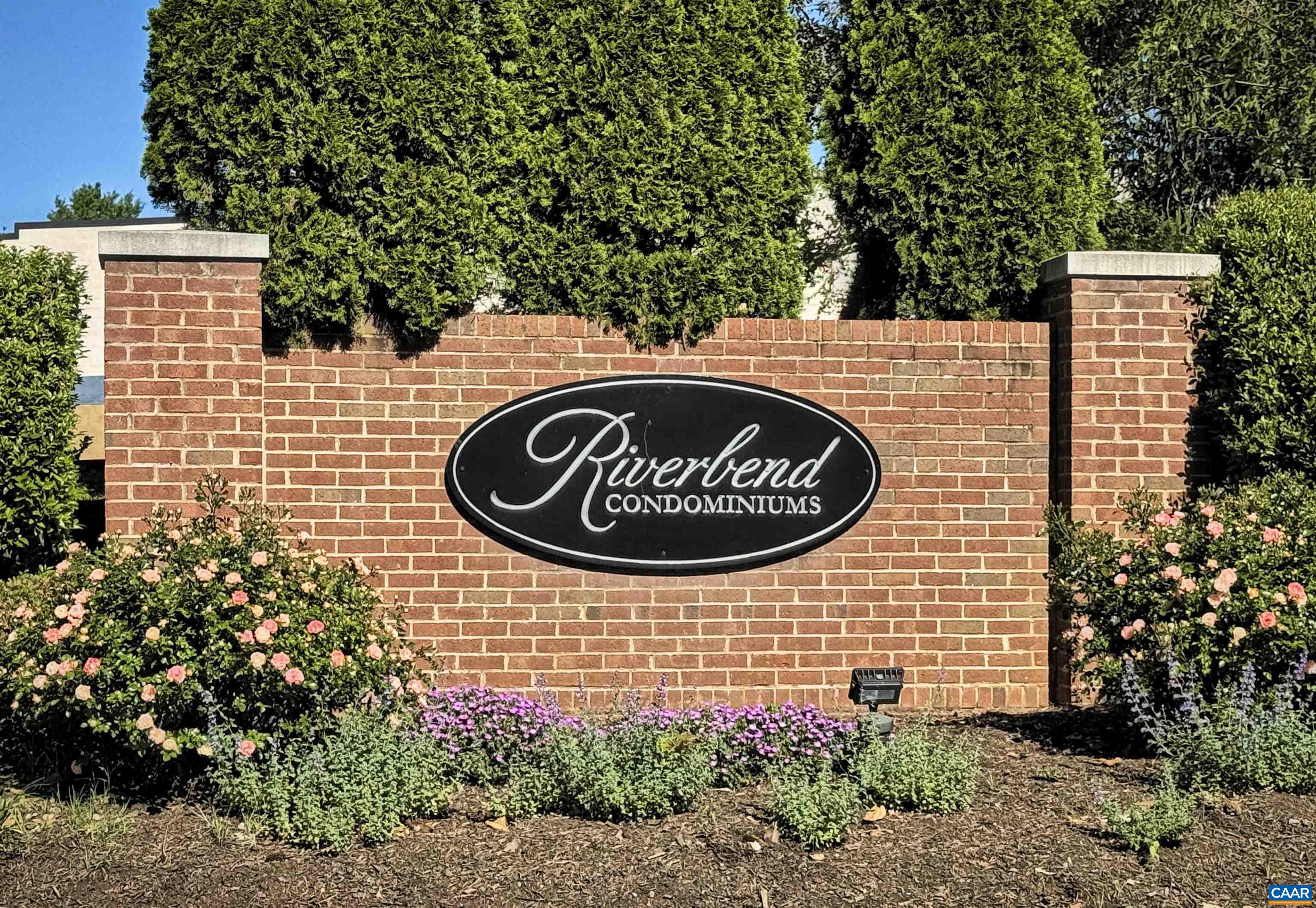 300 RIVERBEND DR Unit: 2A