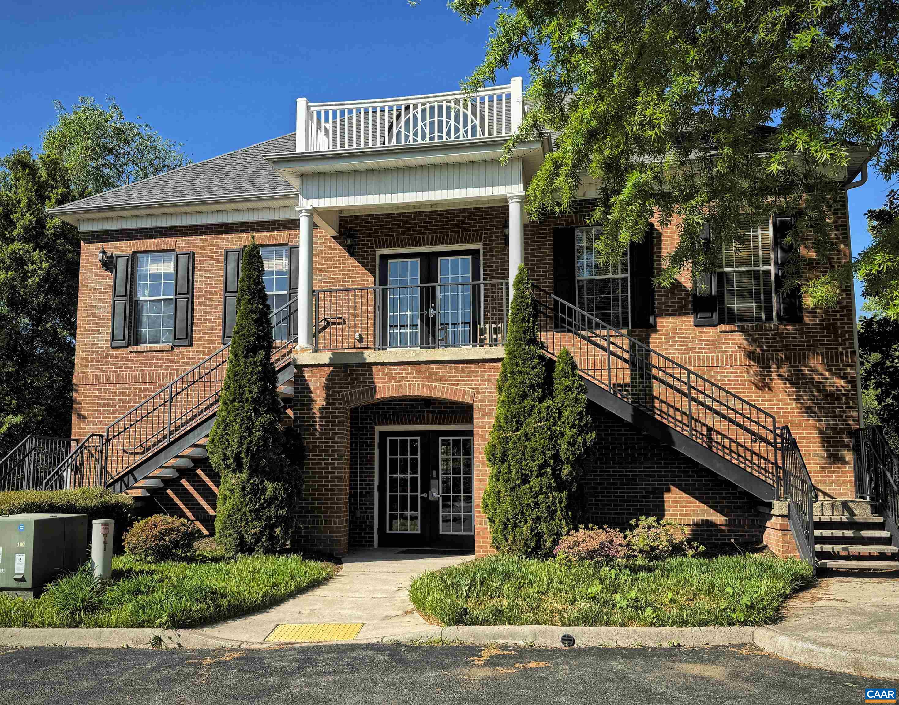 300 RIVERBEND DR Unit: 2A