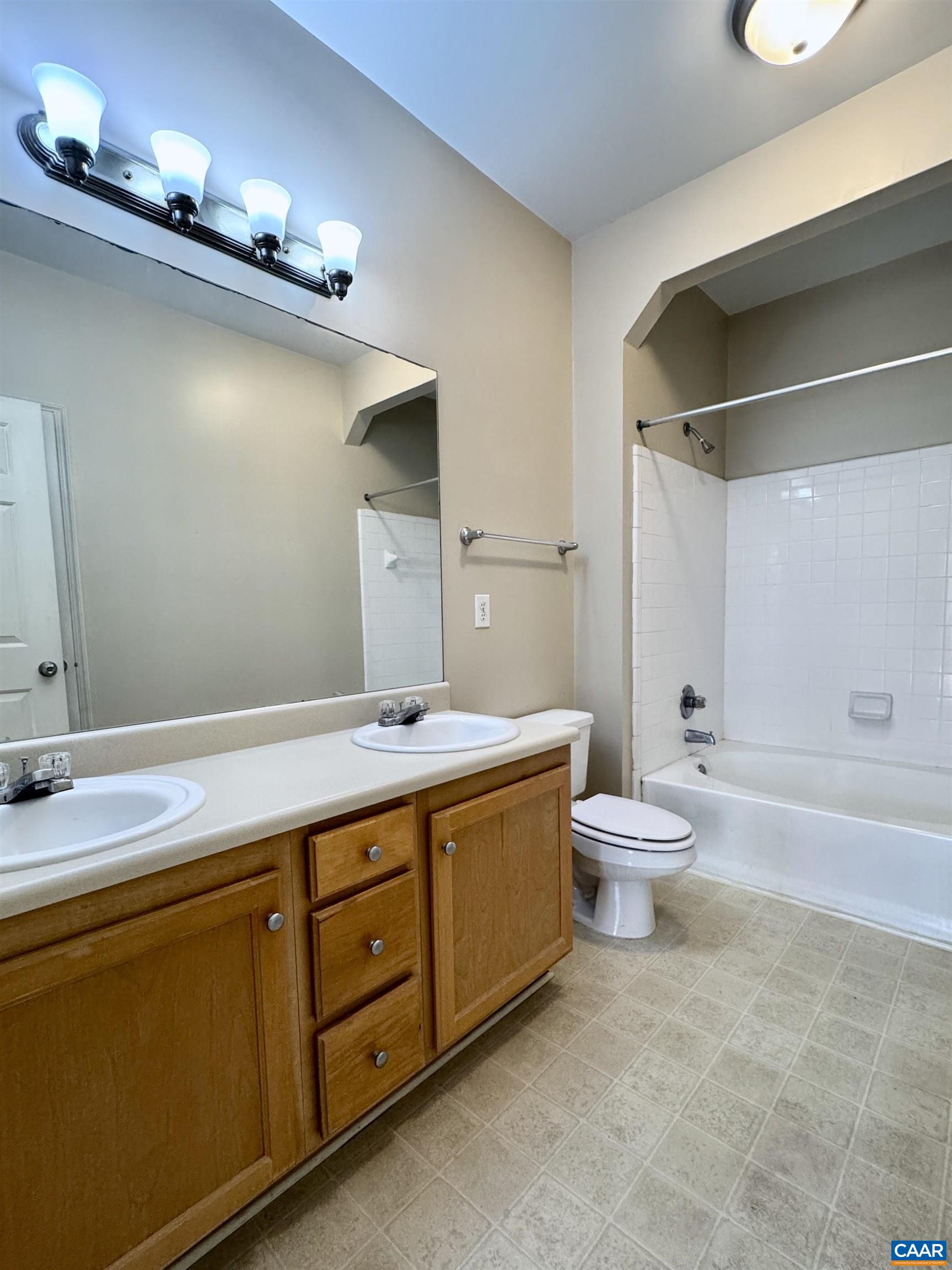 300 RIVERBEND DR Unit: 2A